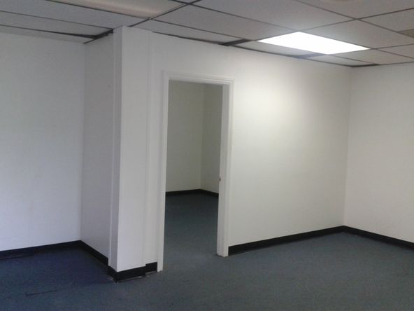 SEVERAL USE 2 ROOM OFFICE IN CENTRAL MISSION VALLEY